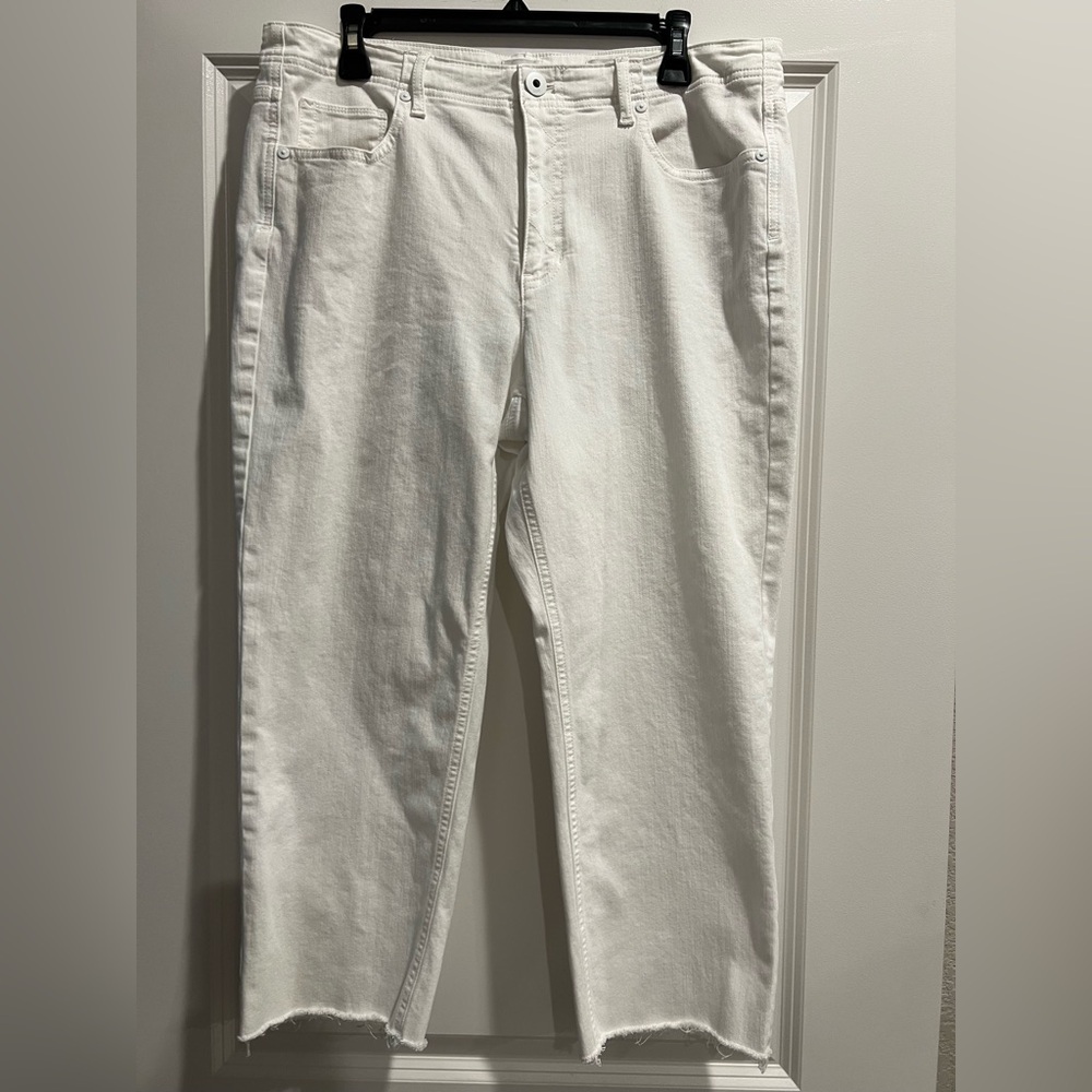 J. Jilll White High Ruise Straight Leg Frsyed Crops